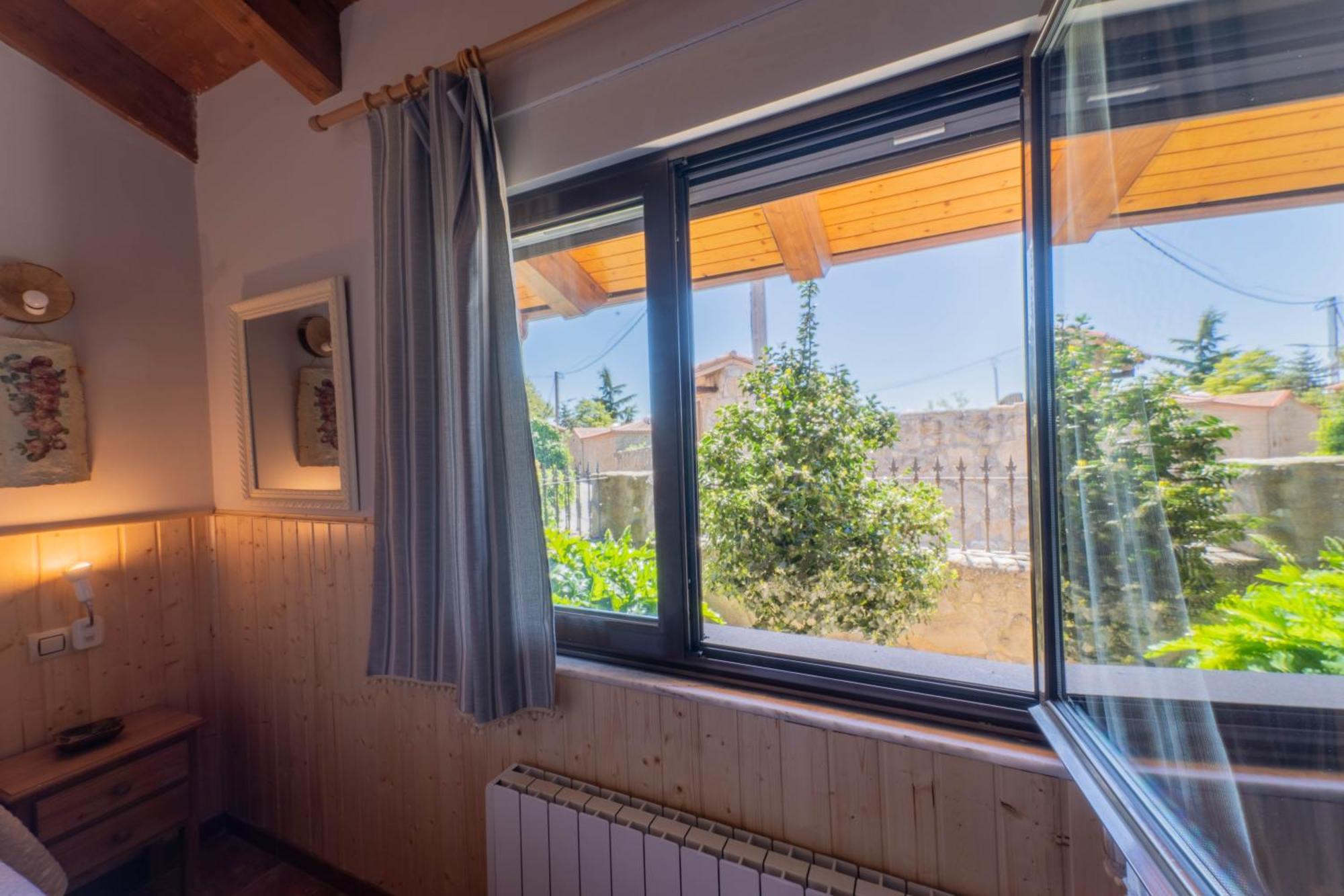 Casa Rural Los Cantaros. Zarapicos Luaran gambar