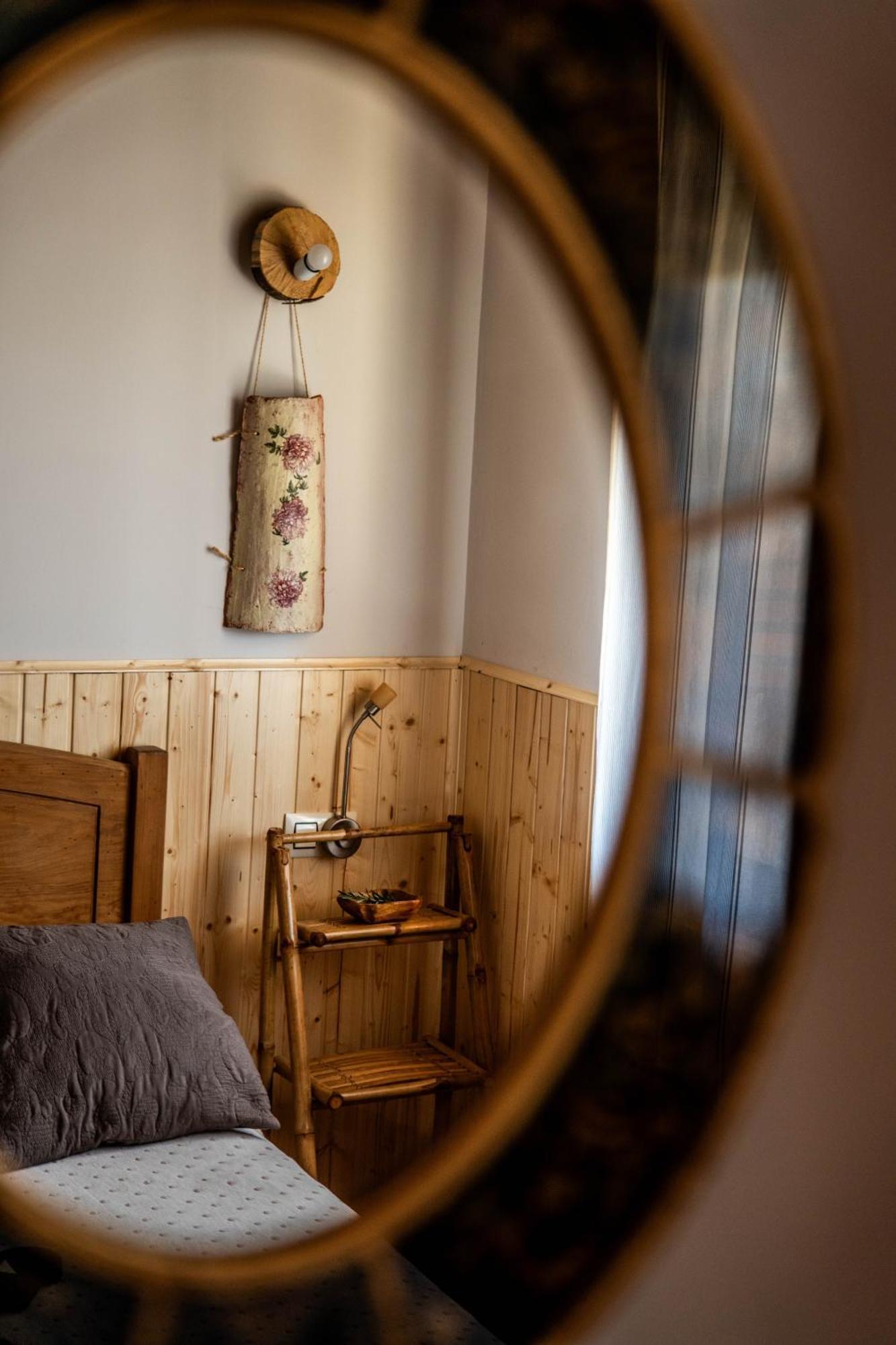 Casa Rural Los Cantaros. Zarapicos Luaran gambar