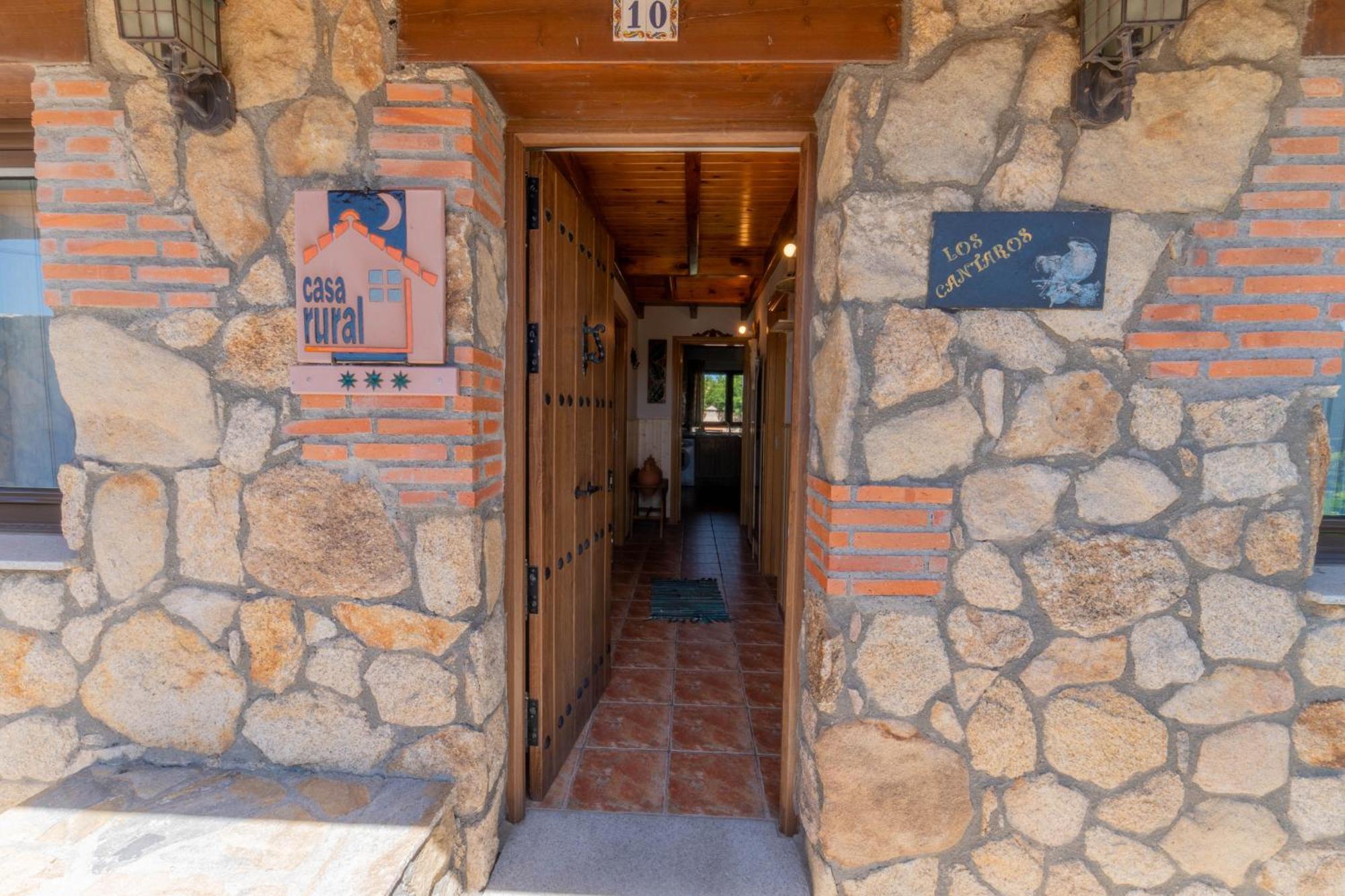 Casa Rural Los Cantaros. Zarapicos Luaran gambar