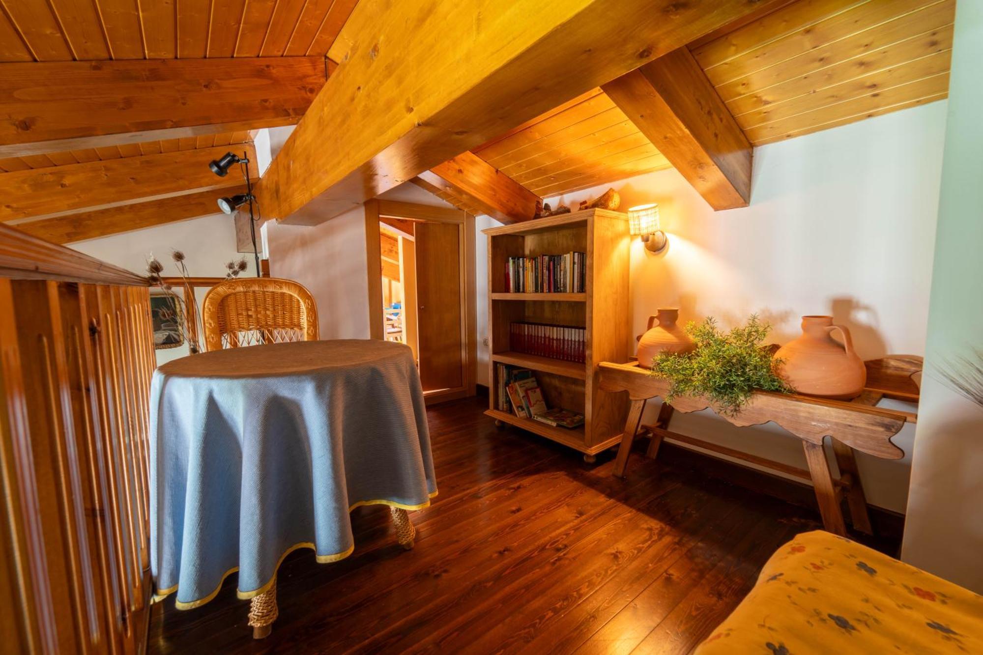 Casa Rural Los Cantaros. Zarapicos Luaran gambar