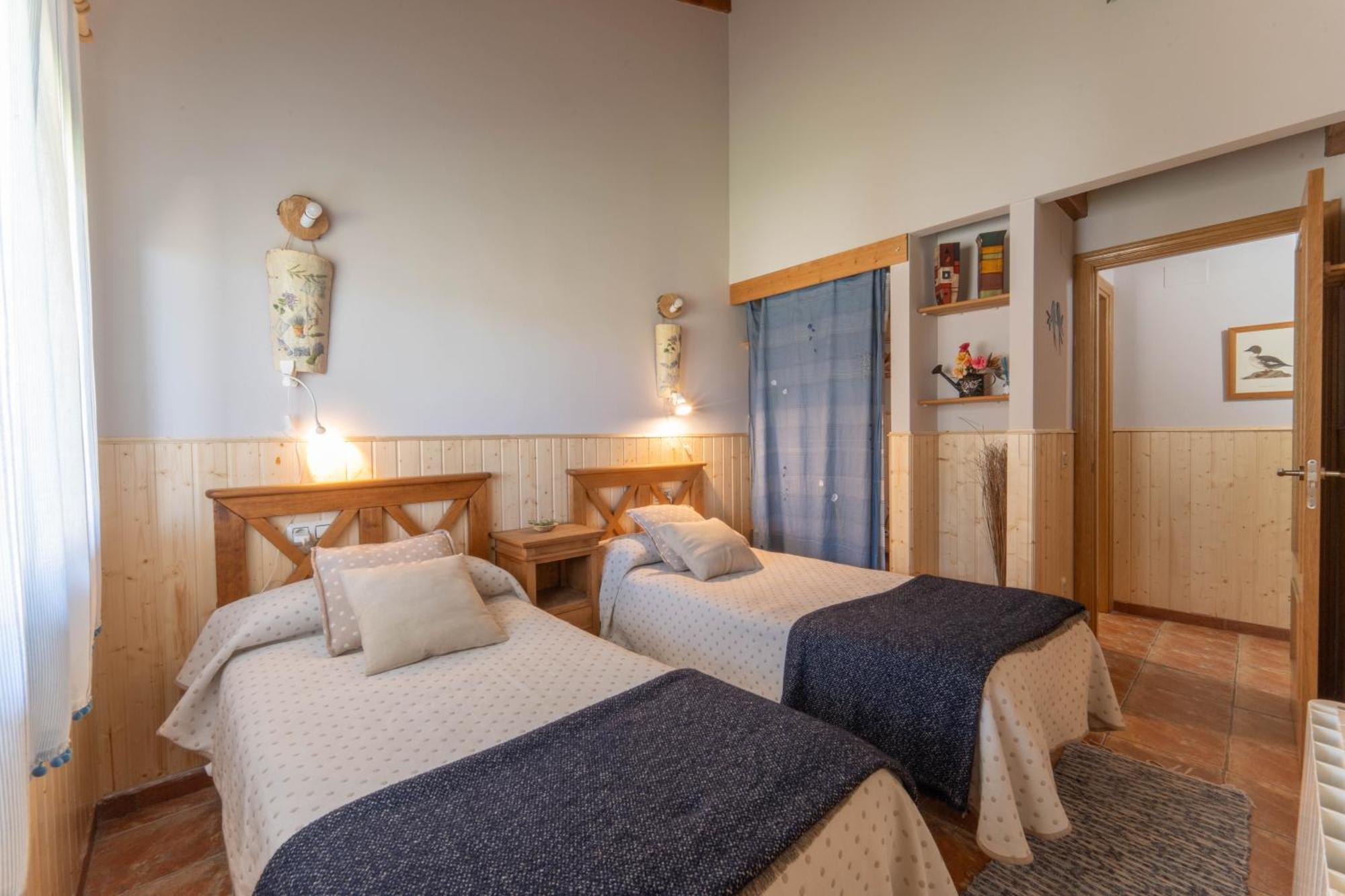 Casa Rural Los Cantaros. Zarapicos Luaran gambar