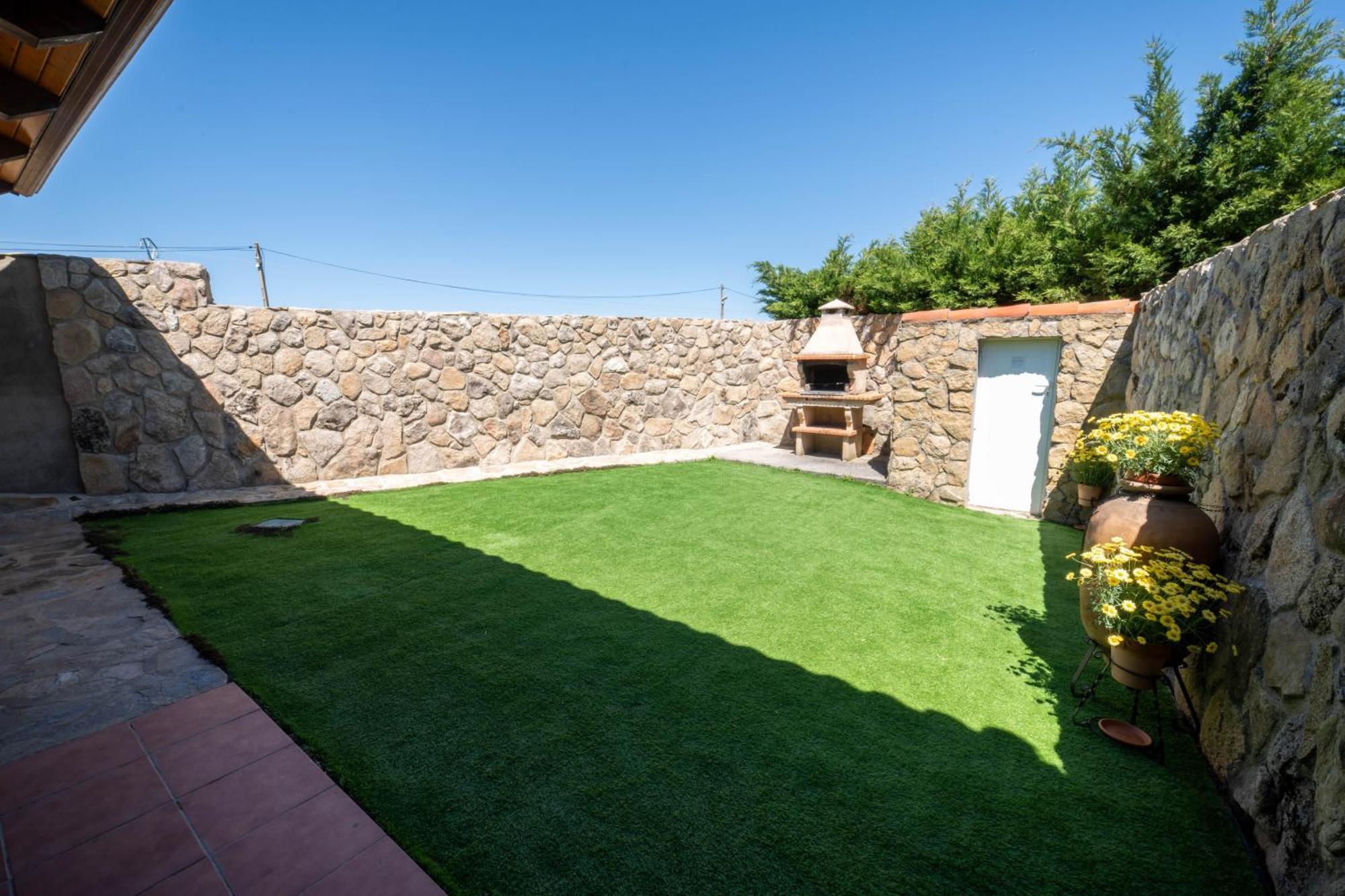 Casa Rural Los Cantaros. Zarapicos Luaran gambar
